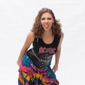 Meet your Posher, Israella